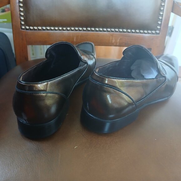 Mens sleek leather dress shoes. - Picture 2 of 7